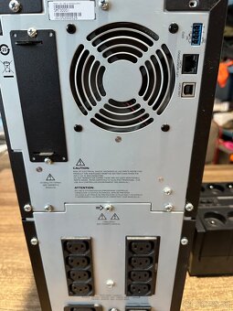 APC Smart-UPS 3000VA LCD 230V - 4