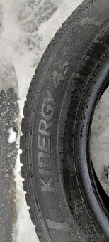 Celoročné Hankook Kinergy 4S 205/60/16 96H - 4