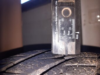 Predám 185/60R15 84T ZIMNÉ - 4