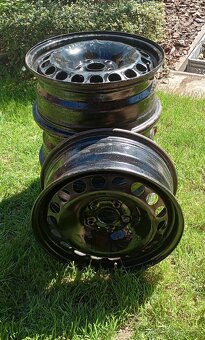 Plechové disky VW R16 + letné pneu 215/60 R16 + puklice VW - 4