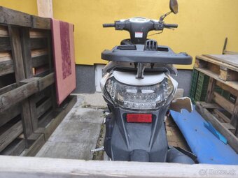 Predam skuter 125 na dieli - 4