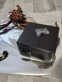 Zdroj Cube i1 Max 700W – tichý, stabilný, 80+ Bronze - 4
