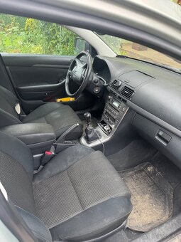 Toyota avensis 2.0 - 4