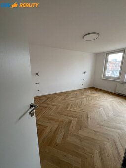 Prenájom veľkometrážneho 4izb. bytu na hranici Starého Mesta - 4