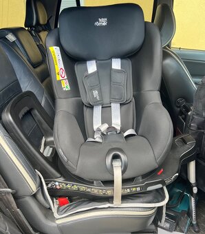 Britax Römer Autosedačka DUALFIX M i-SIZE farba Čierna - 4