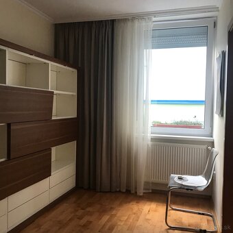 Prenajmem 3 izbový byt 107m2, terasa 25 m2 pod hradom - 4