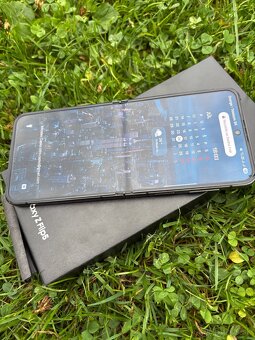Samsung Z Flip 5 - 4