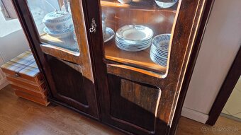 strožitná vitrína - 4