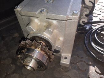 Predam motor s prevodovkou - 4