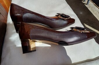 Predám LAURA VENEZIA topánky na nízkom podpätku. Nové 38.5.5 - 4