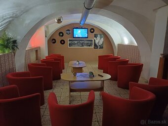 Kreslá, gauča a barové stoličky - 4