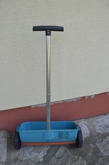 predam posypaci/posypovy vozik GARDENA, - 4