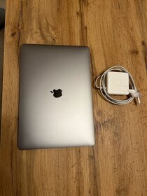 Predám Macbook Pro 15'' 2017 - 4