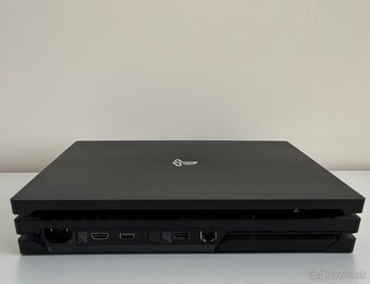 PlayStation 4 Pro + 2x DualShock 4 – TOP STAV - 4