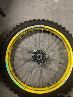 Predám komplet kolesa aprilia rx/sx125 um dsr/sm - 4