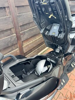 Maxi Skuter BMW C650GT - 4