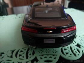Predám Chevrolet Camaro 1:18 Maisto - 4