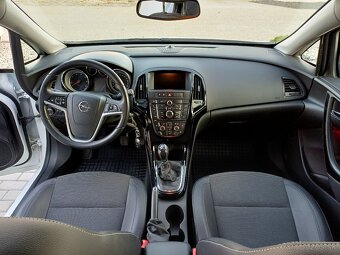 Opel Astra Sports Tourer Cosmo diesel - 4