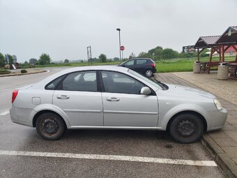 Chevrolet lacetti 1.4 70kw benzín - 4