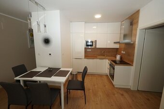 Luxusný 4i-byt s vnútorným parkovaním novostavba / Centrum - 4