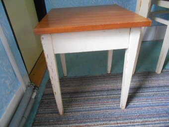 Predam stol so stolickami - 4