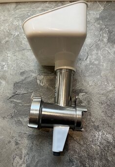 Mlynček Bosch mum 2-4 na kuchynský robot - 4