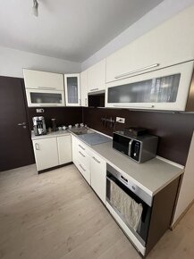 2-iz. byt Stred, kompl. rekonštrukcia, 62 m2. - 4