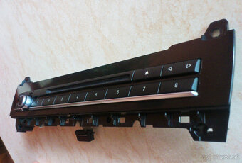 ovládací panel rádia na BMW - 4