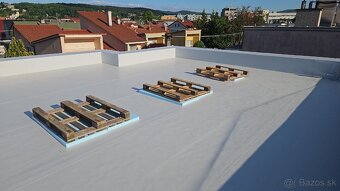 Pomocnik/ PVC Izolater - 4