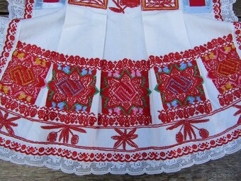 ľudové obrusy a krojová zástera - 4