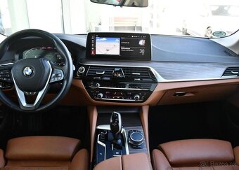 BMW Řada 5 530d xD LUXURY HUD MASAŽ TAŽNÉ 210 kw - 4