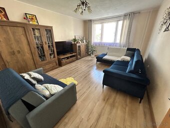 Predám veľký 3izbový byt s loggiou a pivnicou - 4