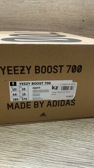 adidas Yeezy Boost 700 Hi-Res Red - 4