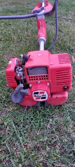 Krovinorez Oleo-Mac 735T - 4