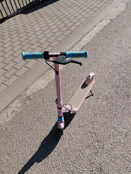 Detská elektro kolobežka. - 4