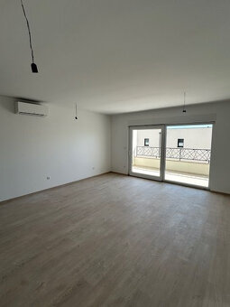 3 izb. Chorvátsko, Makarska, 65m2, terasa, garážové miesto v - 4