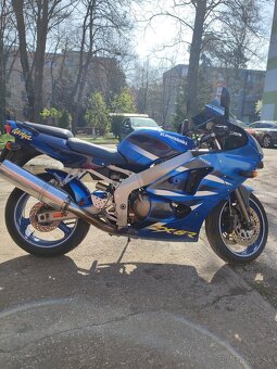 Kawasaki ZX600 - 4