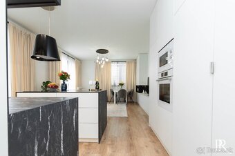 ŠTÝLOVÝ 3 IZBOVÝ BYT - EIN PARK S TERASOU A GARÁŽOVÝM STÁTIM - 4