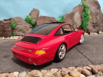 Prodám model 1:18 porsche 911 carrera targa 993 - 4