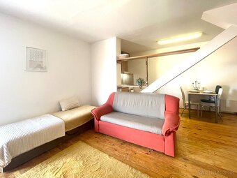 PRENÁJOM priestrannej garsónky v centre Šale - 4