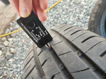 Predám 175/65 R15 - 4