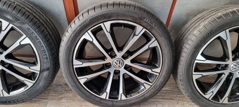 Predám Orginal VW SINGAPORE elektrony 5X112 R17 letné 225/45 - 4