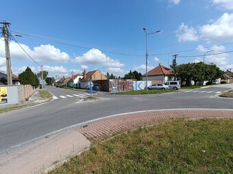 Stavebný pozemok v obľúbenej časti mesta - s domom na zbúran - 4