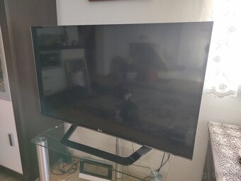 TV Zn. LG 42LM660S +stolík grátis - 4