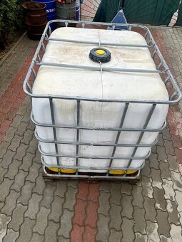 IBC plastová  nádrž - 4