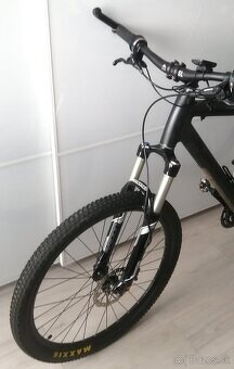 Predám karbónový horský bicykel ZNÍŽENÁ CENA - 4