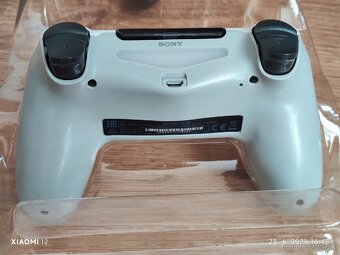 PS4 ovládače (biely, čierny) - 4