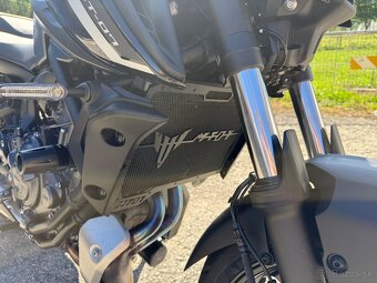 YAMAHA MT-07 - 4