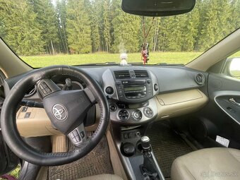 Toyota RAV4 - 4