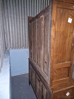 04 - Predám masívnu dubovú presklenú vitrínu – dvojdielna - 4